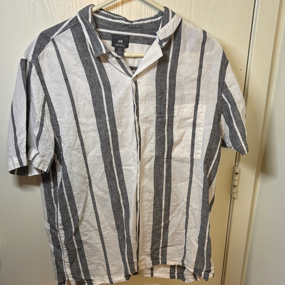 H&M Casual Short-Sleeve Vertical Stripe Shirt — White & Charcoal